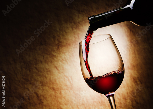 Foto: Red Wine glass and Bottle Red Wine glass and Bottle