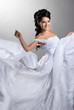 Foto: Fiance and the wind. Woman in a wedding dress Fiance and the wind. Woman in a wedding dress