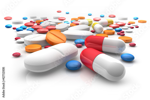 Illustration: Tabletten auf weißem Untergrund Tabletten auf weißem Untergrund