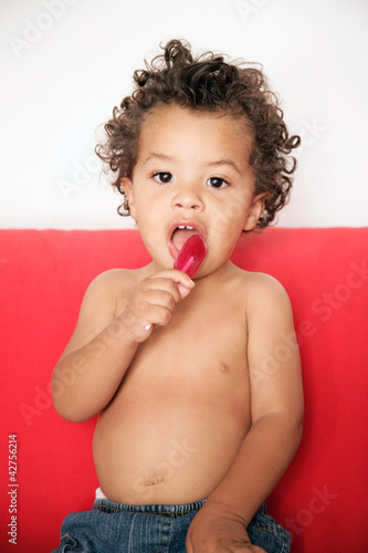 Photo: kind mit Lutscher kind mit Lutscher