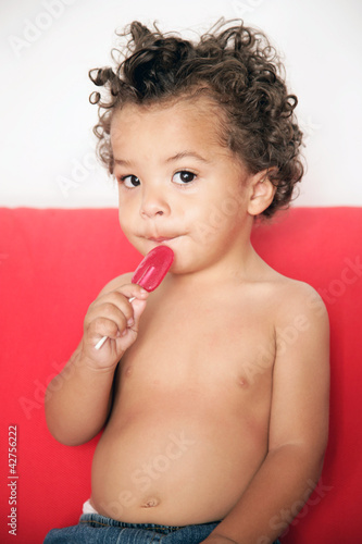 Photo: kind mit Lutscher kind mit Lutscher