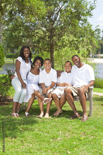 Foto: African American Family Parents and Children African American Family Parents and Children