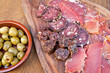 Apéro : Assortiment de charcuterie et olives