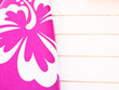 Hibiskusblüte auf Surfbrett Ausschnitt