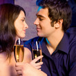 Foto: Couple with glasses of champagne on date Couple with glasses of champagne on date