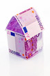 Haus aus Eurogeldscheinen