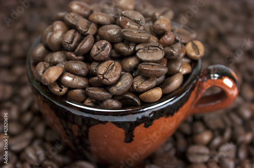 Photo: Taza de café con granos de café Taza de café con granos de café