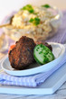 Frikadellen mit Nudelsalat