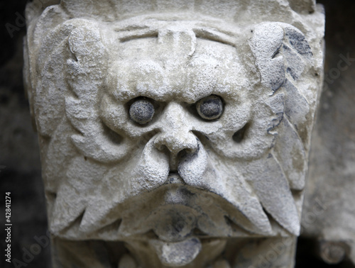 Photo: Sculpted stone mask figure on St. Stephen’s Cathedral in Vienna Sculpted stone mask figure on St. Stephen’s Cathedral in Vienna