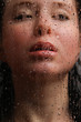 Foto: Naked girl in a wet glass on a black background Naked girl in a wet glass on a black background