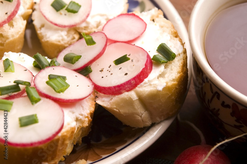 Photo: Sandwich with cheese, radish and chive - Healthy Eating Sandwich with cheese, radish and chive - Healthy Eating