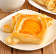 Puff pastry tarts with apricots