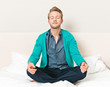 Mann beim Entspannen, Entschleunigung, Meditation, Ruhe