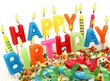 Brennende Happy Birthday Kerzen auf Torte