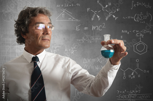 Foto: Businessman and formula for the success Businessman and formula for the success