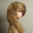 Foto: Portrait of beautiful woman with elegant hairstyle Portrait of beautiful woman with elegant hairstyle