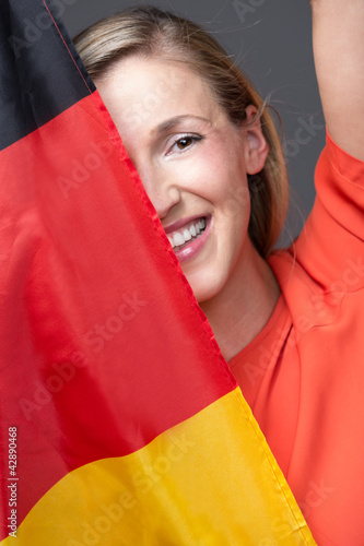 Photo: Frau mit Deutschlandfahne Frau mit Deutschlandfahne