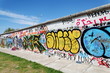 Mur de Berlin recouvert de graffitis. Berliner Mauer.