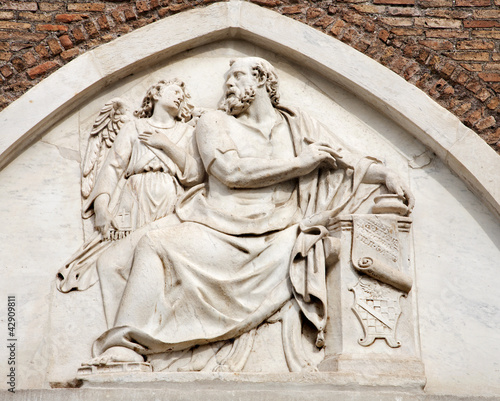 Foto: Rome - holy Matthew relief - Santa Maria Aracoeli church Rome - holy Matthew relief - Santa Maria Aracoeli church