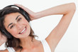 Foto: Portrait of a brunette listening to music Portrait of a brunette listening to music