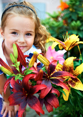 Photo: Kind mit den Blumen Kind mit den Blumen