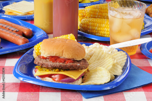 Photo: Cheeseburger with potato chips Cheeseburger with potato chips