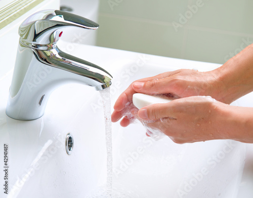 Foto: Washing Hands. Cleaning Hands. Hygiene Washing Hands. Cleaning Hands. Hygiene