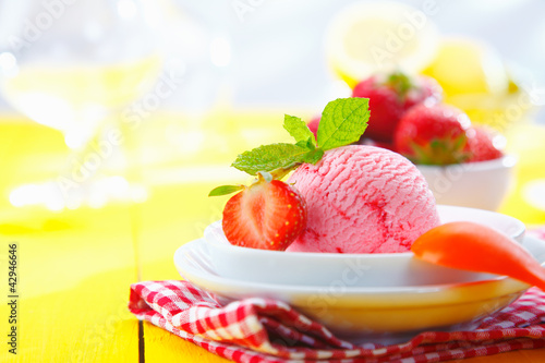 Photo: Tropical strawberry icecream Tropical strawberry icecream