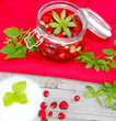 Walderdbeeren werden eingekocht