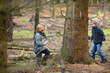 Kinder im Wald
