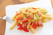 Nudelsalat mit Gemüse und Kochschinken