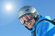 Skifahrer mit Helm