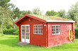 rotes Gartenhaus