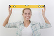 Foto: Woman with spirit level on her head Woman with spirit level on her head