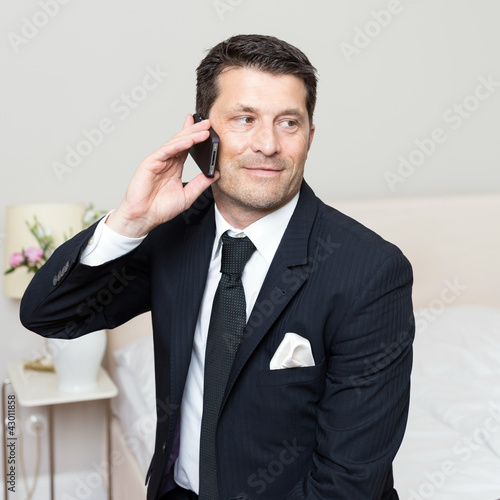 Photo: Geschäftsmann beim Telefonieren Geschäftsmann beim Telefonieren