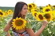 femme avec fleur