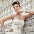 Foto: very beautiful brunette in a wedding dress. very beautiful brunette in a wedding dress.