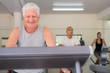 Foto: senior man exercising in wellness club senior man exercising in wellness club