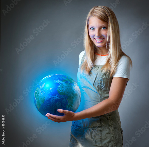 Foto: Girl holding the Planet Earth. Future Concept Girl holding the Planet Earth. Future Concept