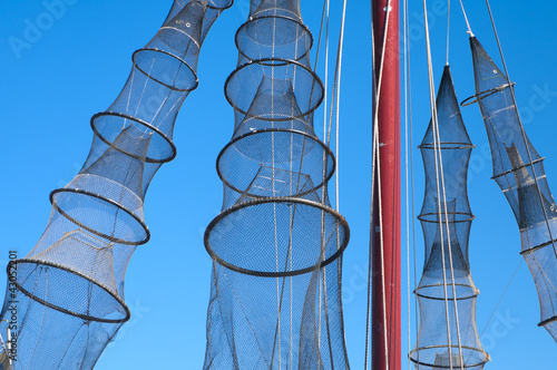 Foto: fishing nets hanging to dry fishing nets hanging to dry