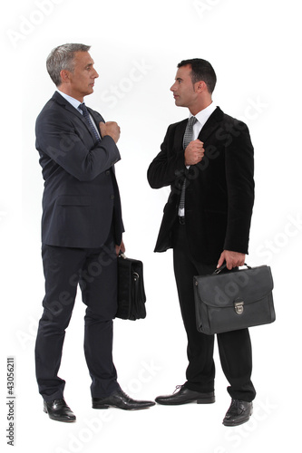 Foto: Businessmen trying to build up their morale Businessmen trying to build up their morale
