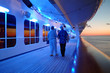 Foto: Elderly Couple Walking On Cruise Ship Deck in Evening Elderly Couple Walking On Cruise Ship Deck in Evening