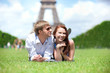 Foto: Closeup of happy positive couple laying on the grass in Paris Closeup of happy positive couple laying on the grass in Paris