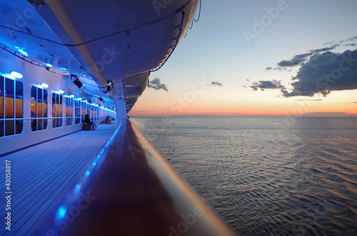 Foto: Cruise Ship Deck at Sunset Cruise Ship Deck at Sunset