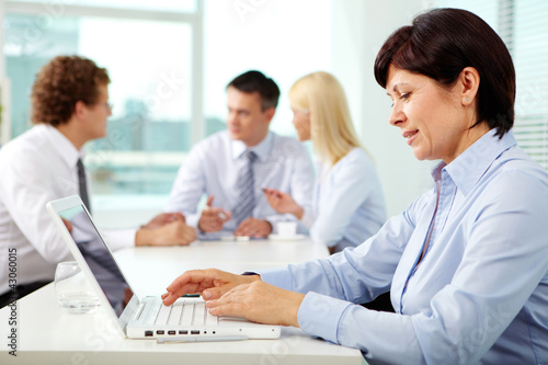 Foto: Secretary typing Secretary typing