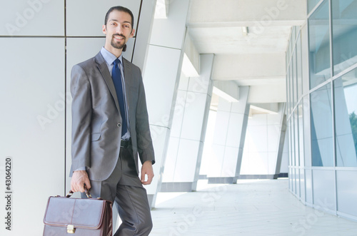 Foto: Young businessman on the street Young businessman on the street