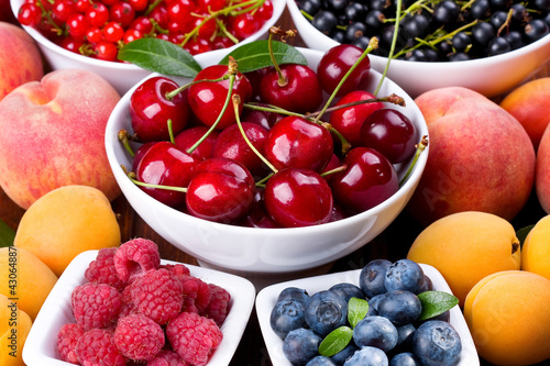 Foto: fresh fruits and berries fresh fruits and berries