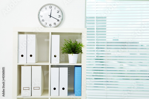 Foto: Bookcase with documents Bookcase with documents