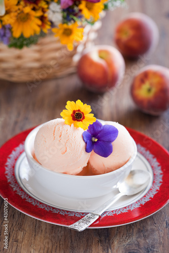 Foto: Peach yogurt ice cream Peach yogurt ice cream