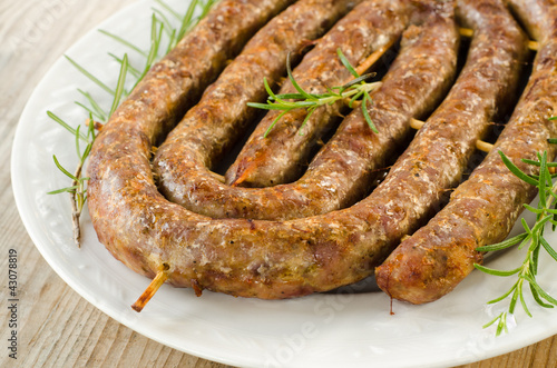 Foto: salsiccia arrosto close-up salsiccia arrosto close-up